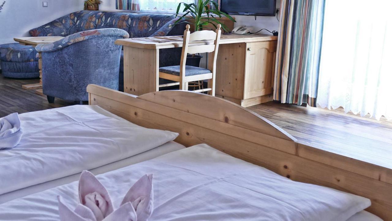 Hotel Zum Hirschen ลอยทัช ภายนอก รูปภาพ
